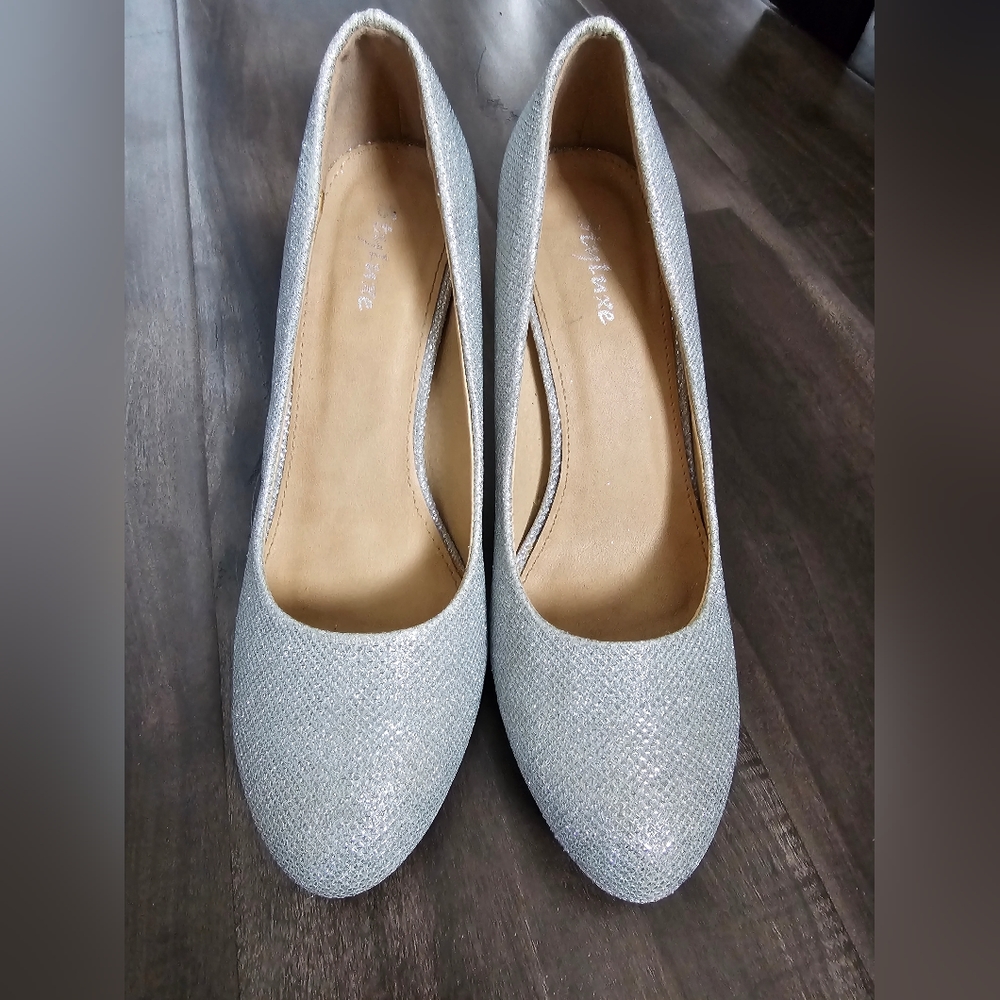 Shoes - Picture 2 of 8